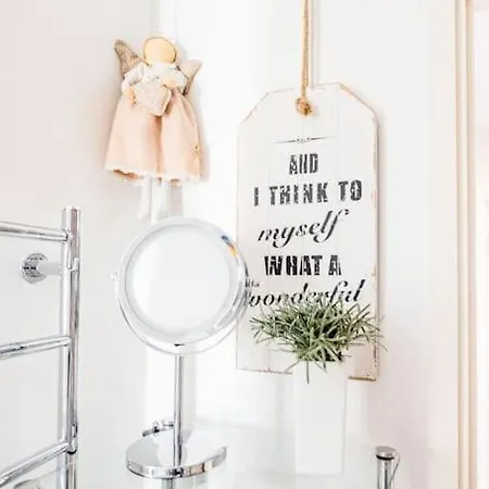 Meren Rannalla Viihtyisae Asunto.